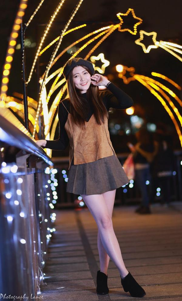 Huang Pin Xuan Beautiful Legs Picture and Photo