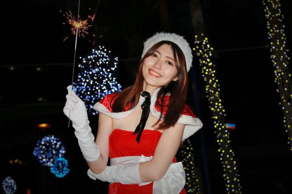 Taiwan Social Celebrity Huang Pin Xuan 《Banqiao Christmas City》Photographic