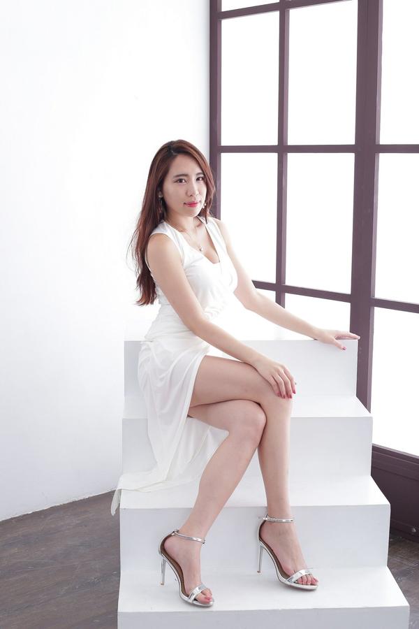 Taiwan Social Celebrity Liao Yu Han 《Grace Long Dress》Pictures