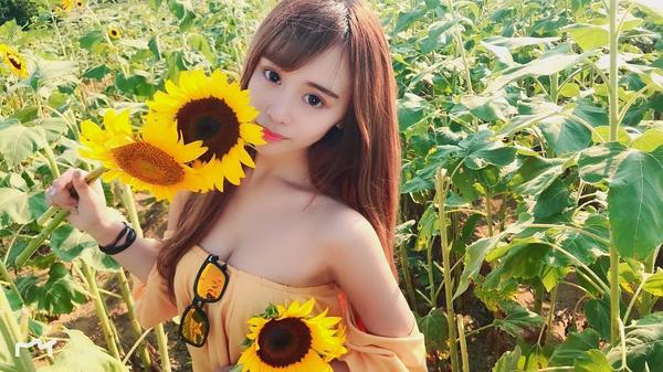 Irene Huang Cute Bikini Picture and Photo