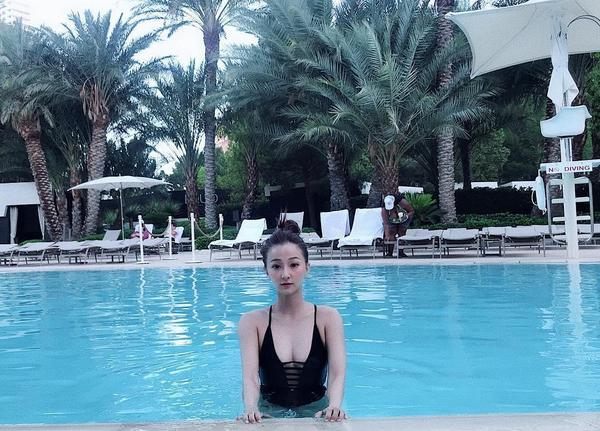 Annie Jiang Swimming Pool Bikini Picture and Photo