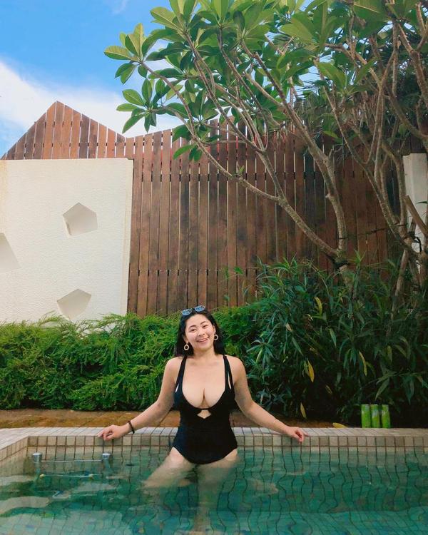 Lin Hou Yi Big Boobs Bikini Picture and Photo