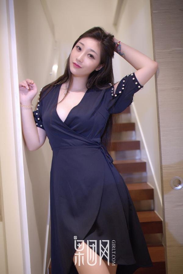 [果团网Girlt] Da Ji Toxic Uniform Series Take Off Clothes