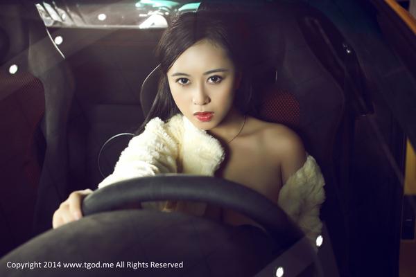 [TGOD推女神] Car and Beauty Girl Huang Ke