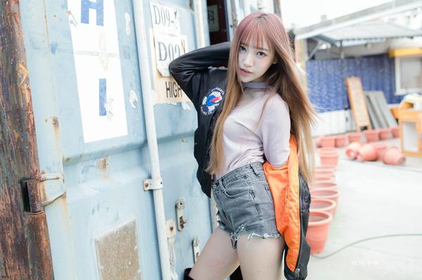 Taiwan Pretty Girl Katie Chiu《Long Boot and Hot Pants》Pictures