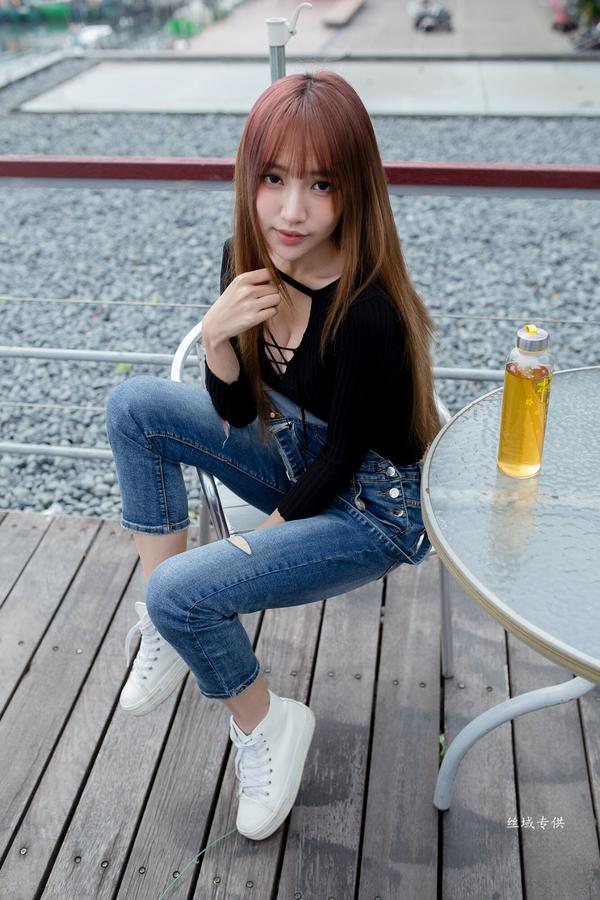 Taiwan Pretty Girl Bi Bi Er《Jean Hot Pants》Pictures