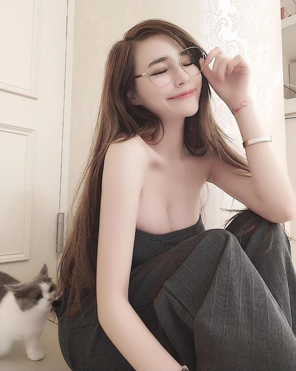 Cute Eyes Girl Yuan Xin Big Boobs Pictures and Photos