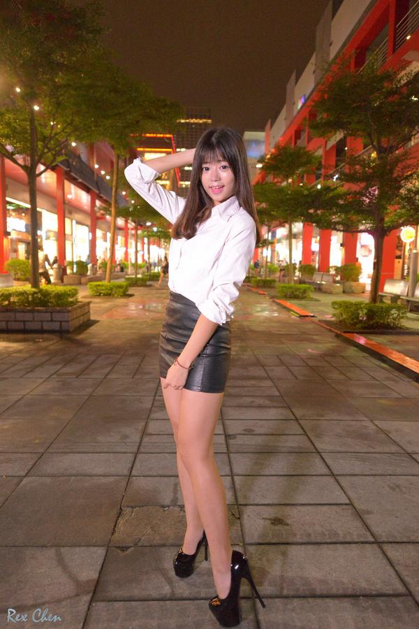 Katie Chiu Beautiful Legs Pure Picture and Photo