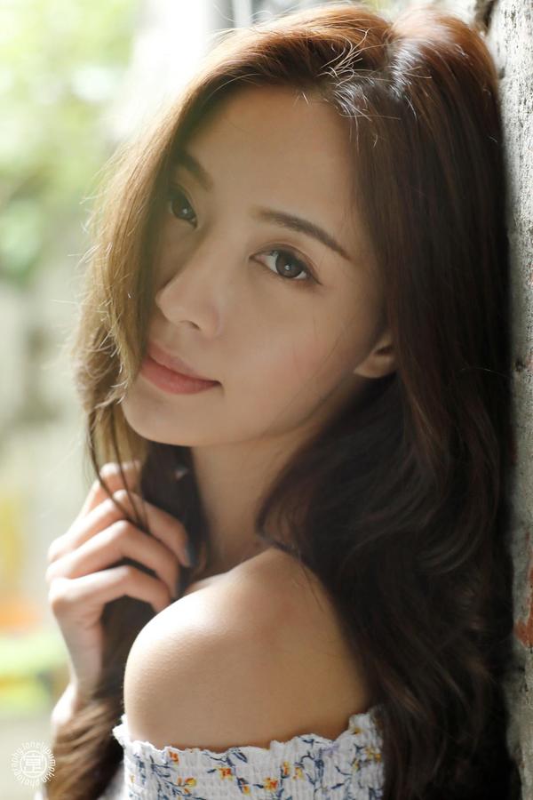 Emma Jiang Mature Picture and Photo