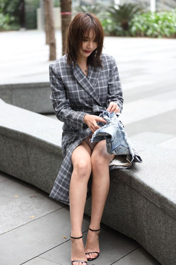 SOLO Yin Fei Jeans Heels Street Photo