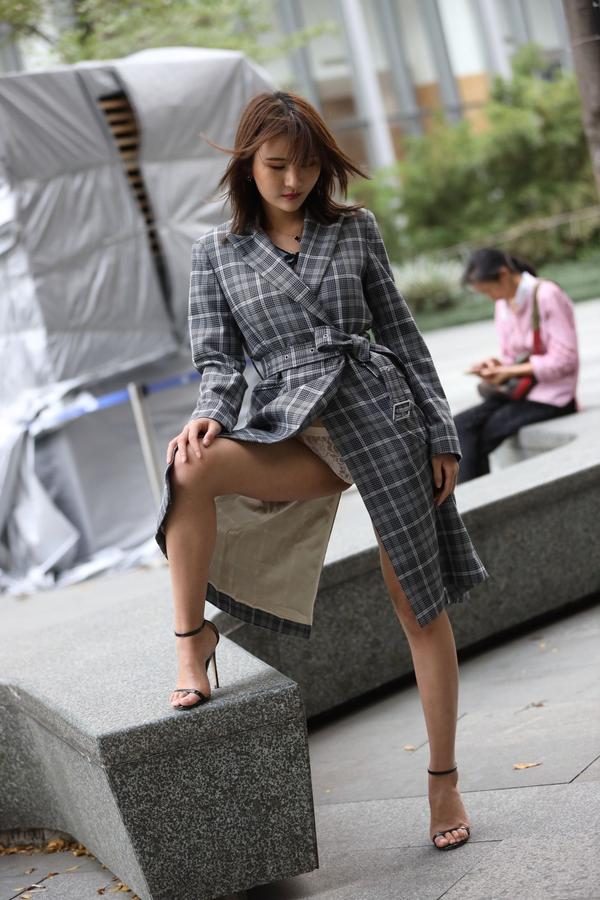 SOLO Yin Fei Jeans Heels Street Photo