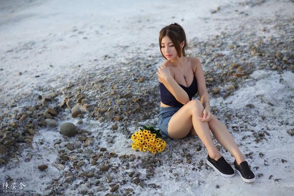 Chen Zi Han Big Boobs Beautiful Legs Picture and Photo