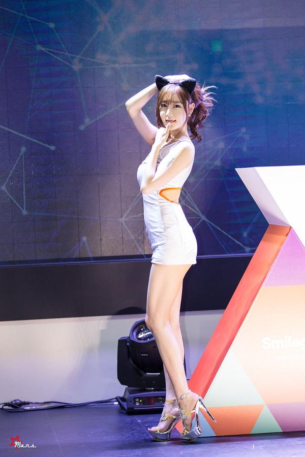 Choi Seul Gi Beautiful Legs Picture and Photo