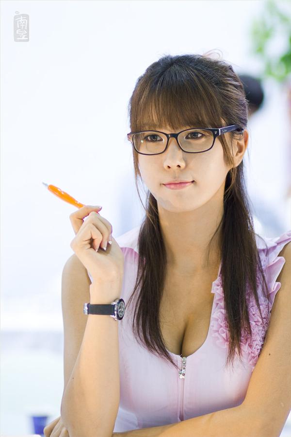 Heo Yun Mi Hot Model Picture and Photo