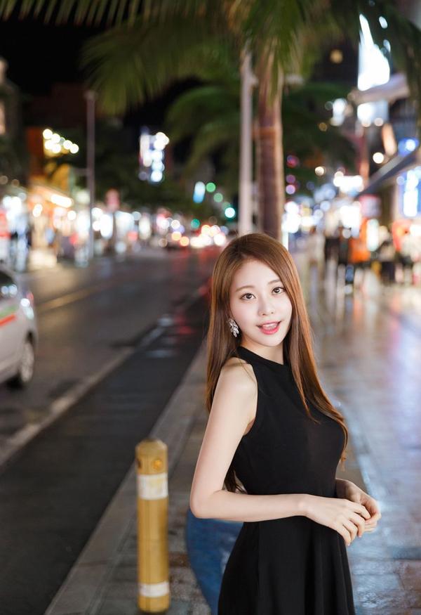 Kim Min Young Street Legs Picture and Photo 2