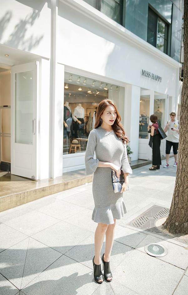 Kim Min Young Street Legs Picture and Photo 1