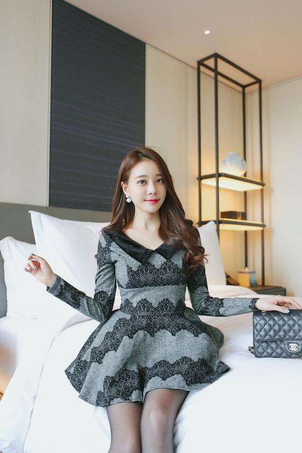 Kim Min Young Black Lace and Legs Picture and Photo 5