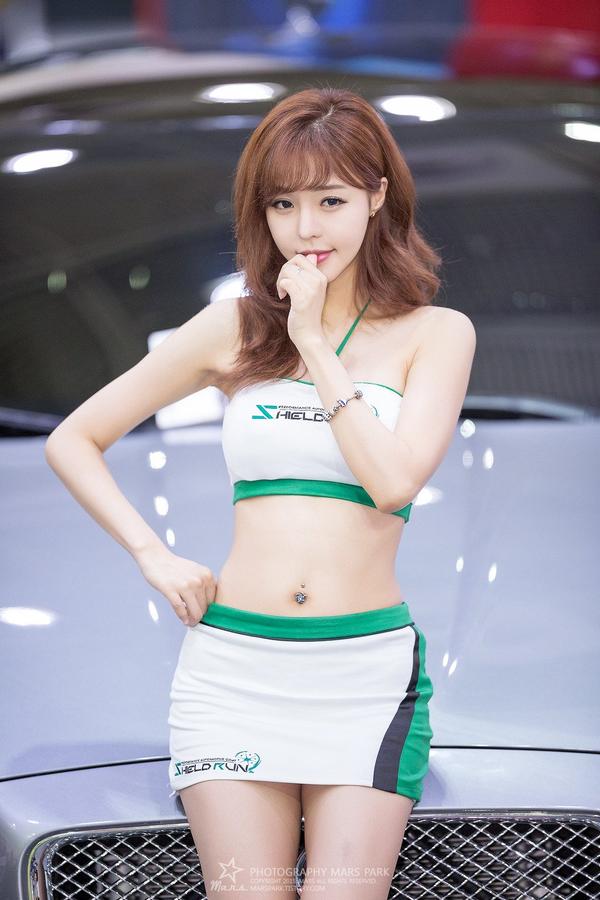 Seo Jin Ah Hot Car Model Picture and Photo