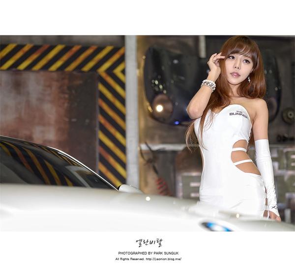 Seo Jin Ah Sexy Car Model Picture and Photo