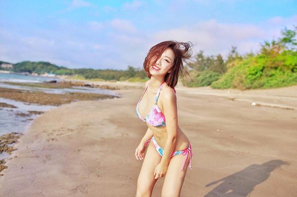 Qi O Na Bang Ni Temperament Bikini Picture and Photo