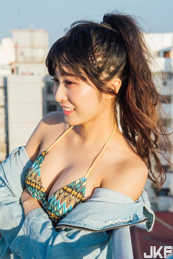 Zheng Ni Rong Lovely Bikini Picture and Photo
