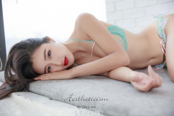 Zhou Yan Lin Beautiful Legs Picture and Photo