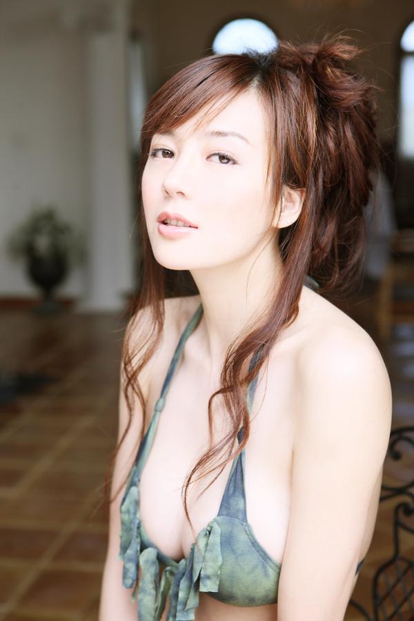Zhou Wei Tong Big Boobs Picture and Photo