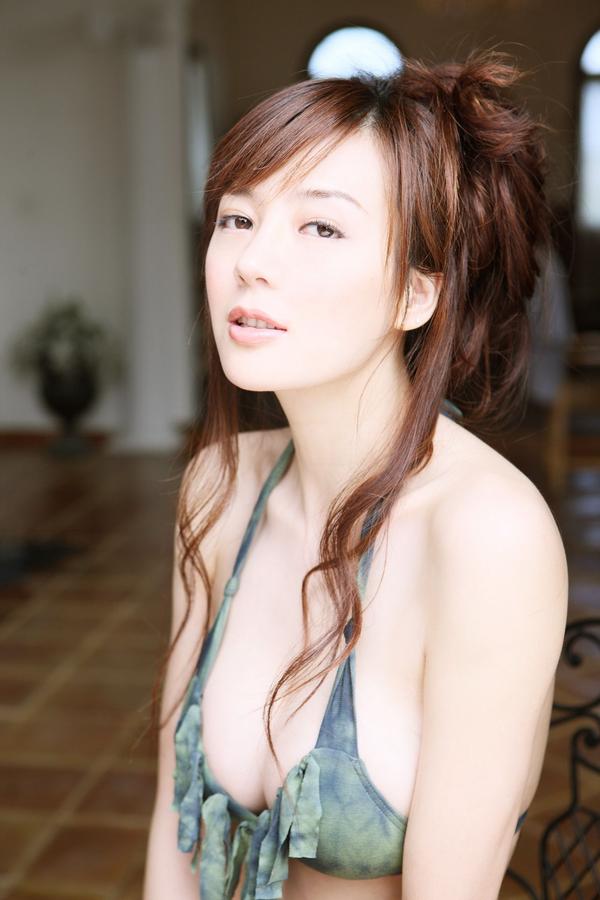 Zhou Wei Tong Sexy Photo and Picture