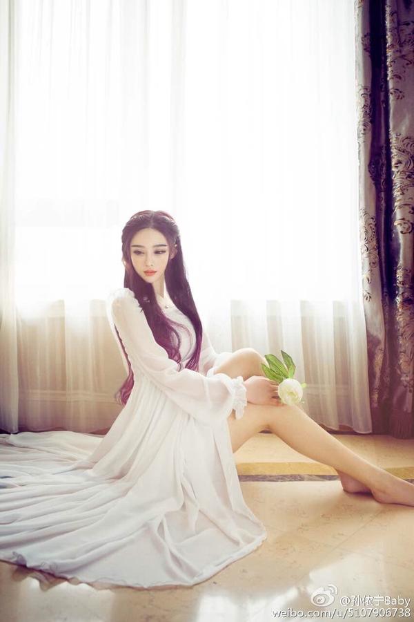 Sun Yi Ning Sexy Picture and Photo