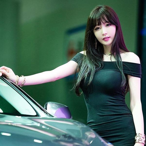 Hong Ji Yeon Car Model Picture and Photo