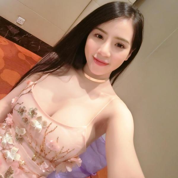 Phuong Lan Nguyen Big Boobs Bikini Picture and Photo