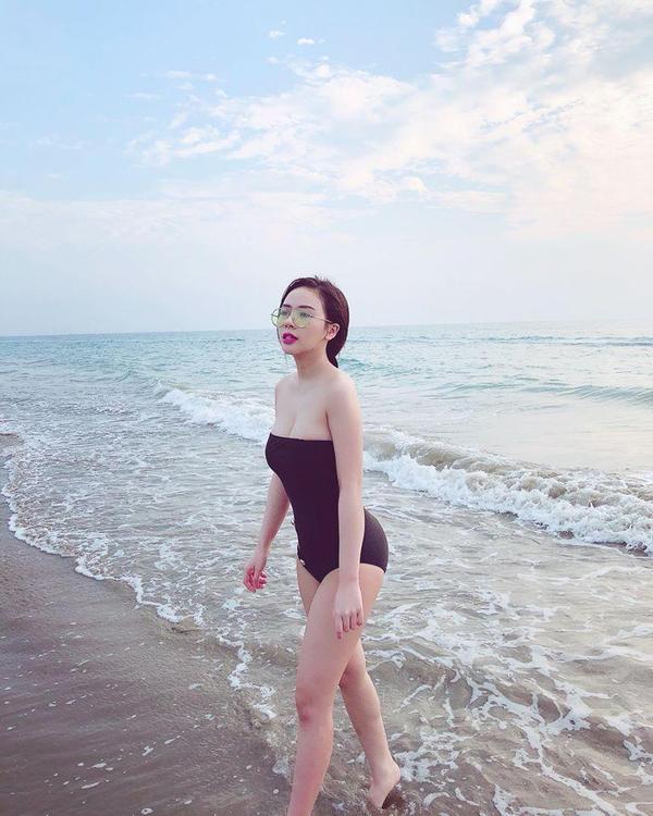 Phuong Lan Nguyen Big Boobs Bikini Picture and Photo