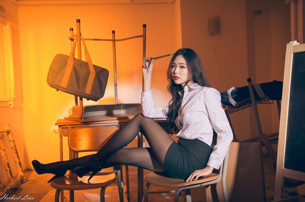 Taiwan Pretty Girl Huang Shang Yan《Black Silk Teacher》