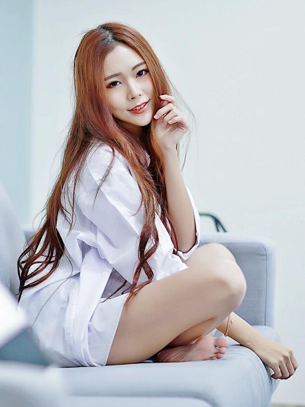 Taiwan Pretty Girl Huang Shang Yan《Sexy Pajamas and White Shirts and OL》