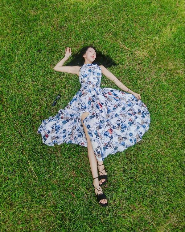 Liu Yu Qin Beautiful Legs Temperament Picture and Photo