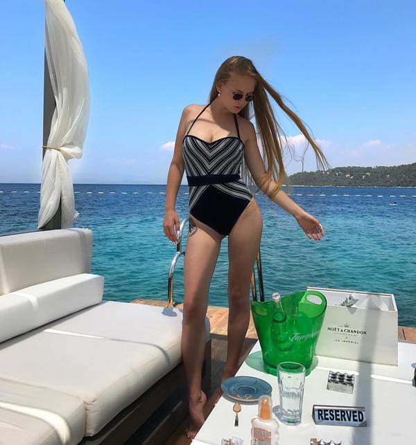 Oksana Neveselaya Russian Girl Bikini Picture and Photo