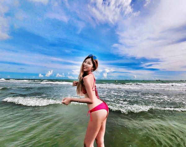 Lin Qian Beach Bikini Picture and Photo