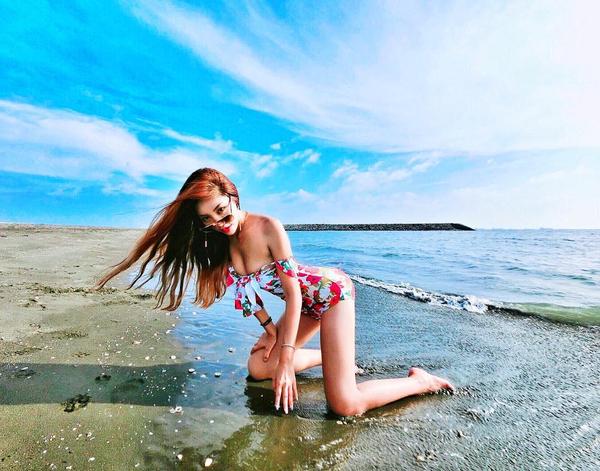 Lin Qian Beach Bikini Picture and Photo