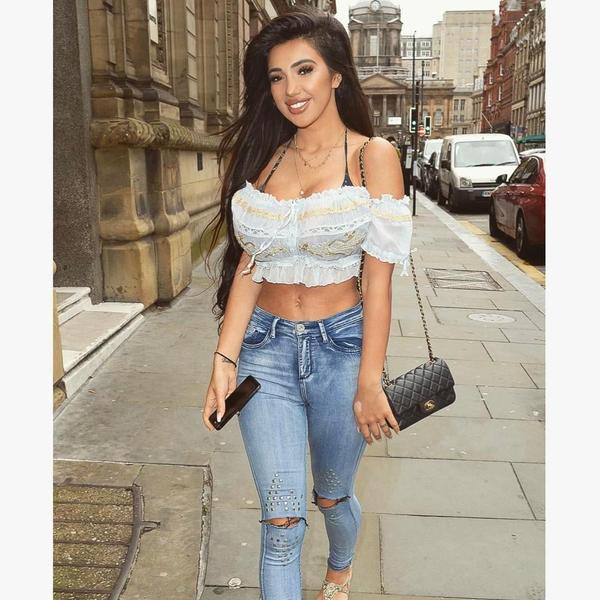 Chloe Khan Huge Boobs Wild Sexy Picture and Photo