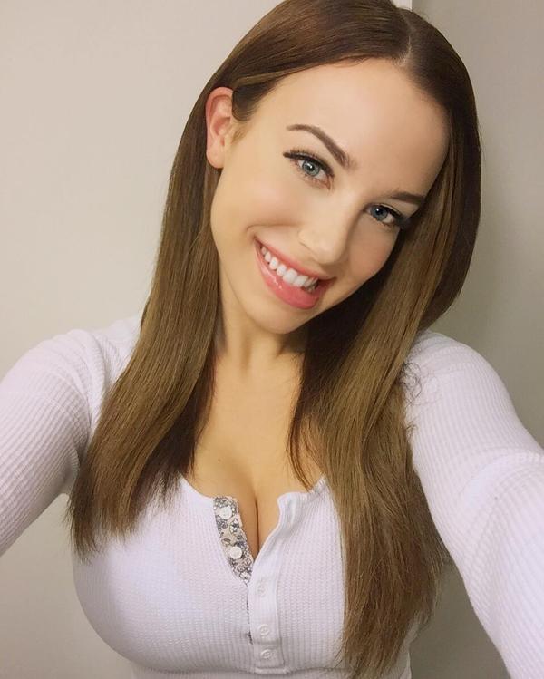 Sophia Phalen Huge Boobs Picture and Photo
