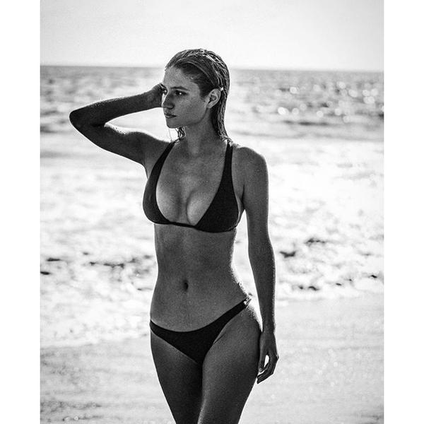 Elizabeth Elam Bikini Picture and Photo