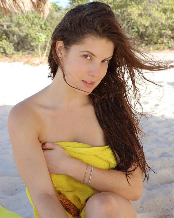 Amanda Cerny Beautiful Legs Muscles Sport Picture and Photo