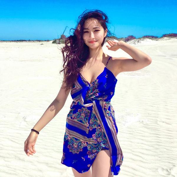 Malaysia Girl Evonne Goh Beach Hot Bikini Pictures