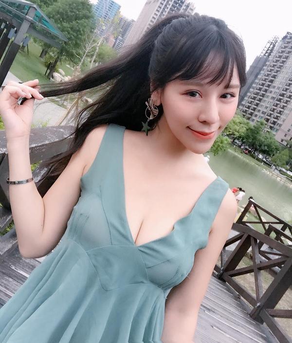 Mei Shi Tian Xin Gou Gou Big Boobs Bra Picture and Photo