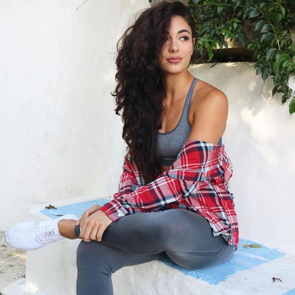 Danielle Robertson Big Booty Beautiful Legs Muscles Sport Picture and Photo