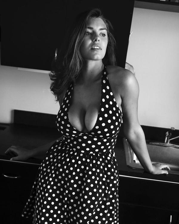 Australian Model Lauren Searle Big Boobs Hot Pictures