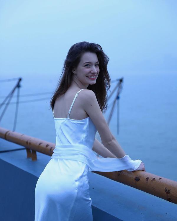 Anastasia Cebulska Sexy Bra Pictures
