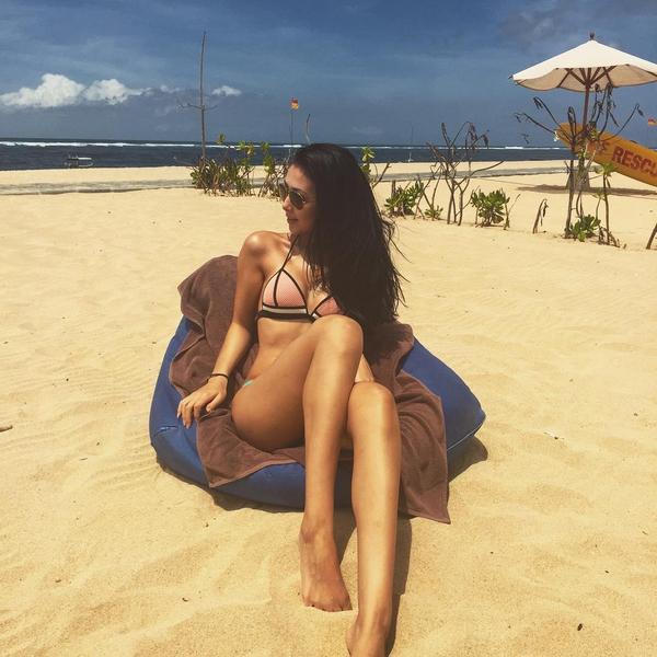 Amanda Gontijo Sexy Bikini Picture and Photo