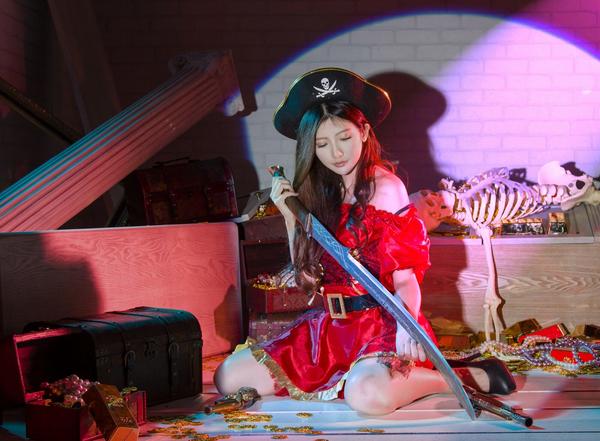 Xie Wei An Beautiful Legs Cosplay Picture and Photo