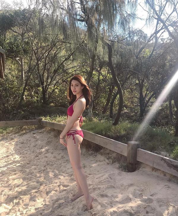 Livia Rong Temperament Bikini Picture and Photo